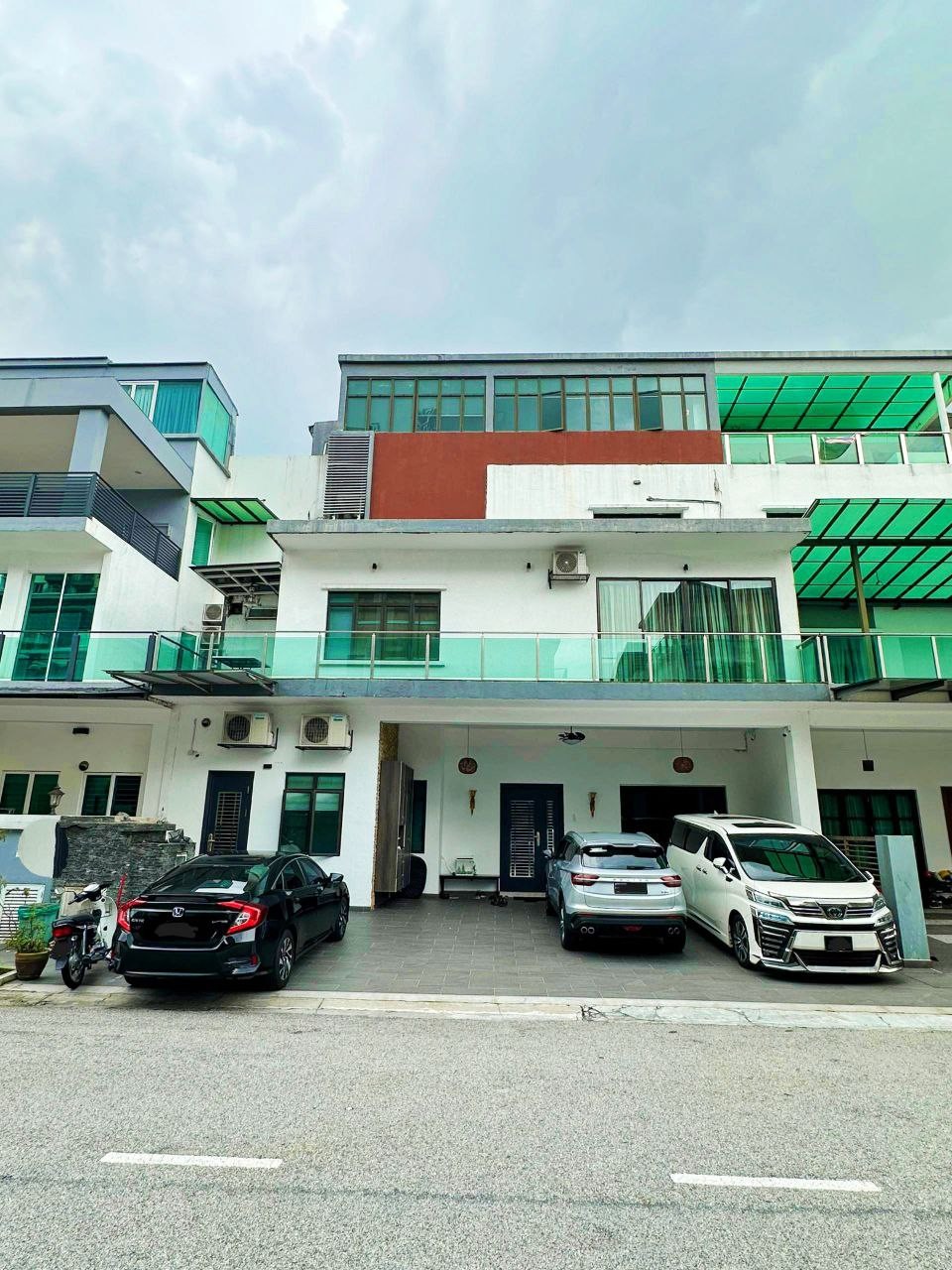 NEGOTIABLE, FULLY RENOVATED 3.5 Storey Terrace Townhouse Taman Duta Suria Residency Ampang Selangor