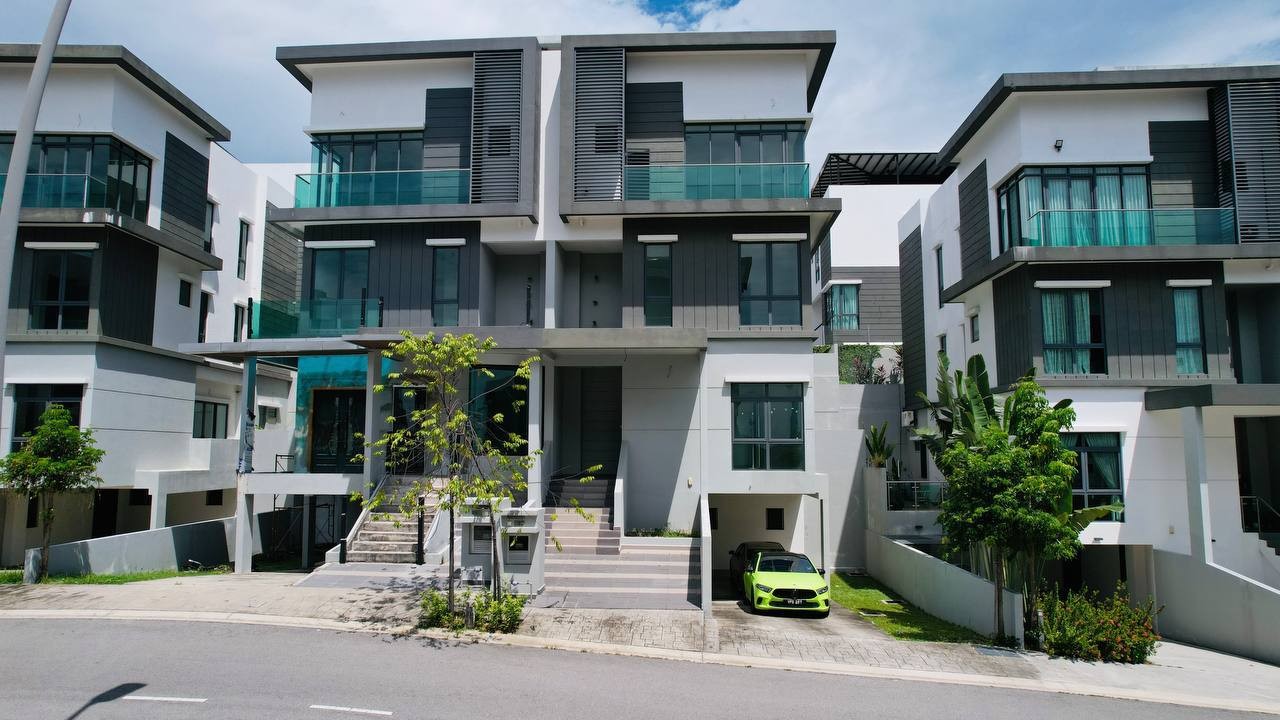FACING KLCC Double Storey Semi Detached House Desa Hill Villas Desa Petaling Kuala Lumpur