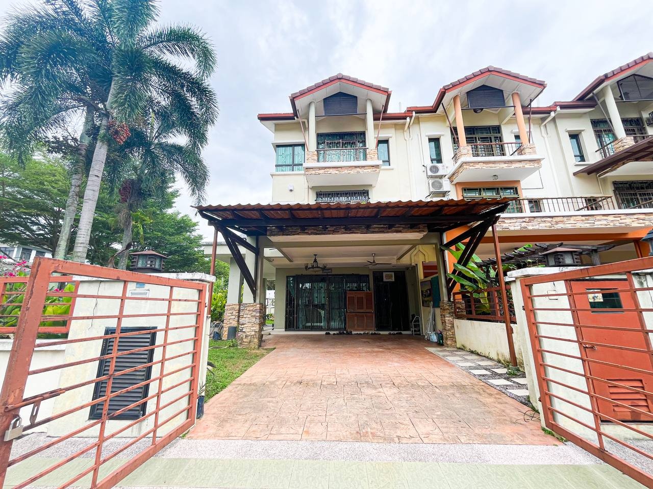 CORNER LOT 3 Storey Terrace House Sentosa Villa Kajang Selangor Near Bangi Selangor