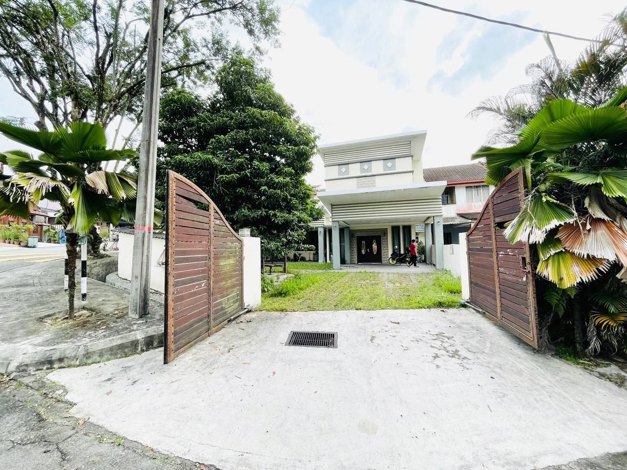 BIGGEST SIZE CORNER LOT Double Storey Terrace House Taman Bukit Cheras KL