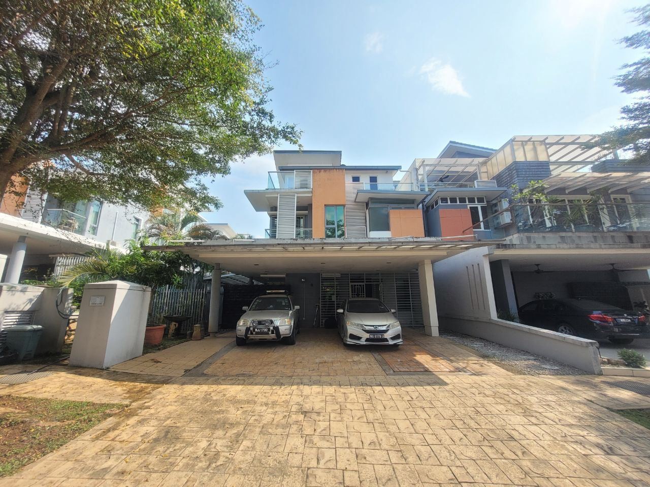 RENOVATED NEGOTIABLE 2.5 Storey Semi-D House Bangi Lakehill Villa Seksyen 6 Bangi Selangor