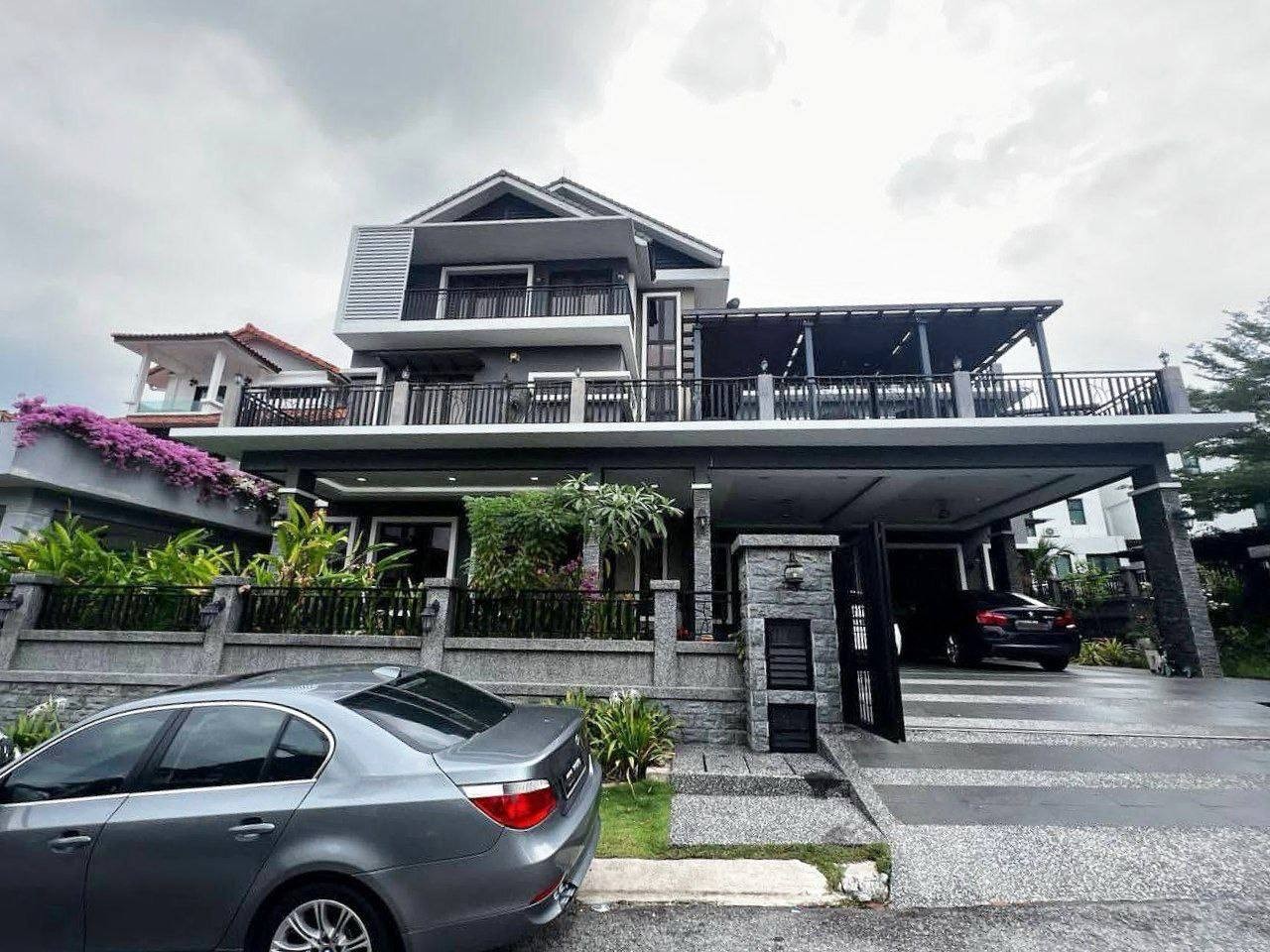 HUGE CORNER LOT WITH PRIVATE LIFT 3 Storey Bungalow House Bukit Rahman Putra Sungai Buloh Selangor