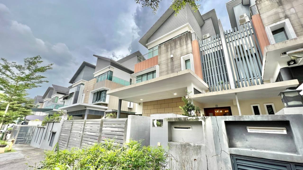 RENOVATED & EXTENDED 3 Storey Semi Detached House Kinrara Hills Puchong Selangor