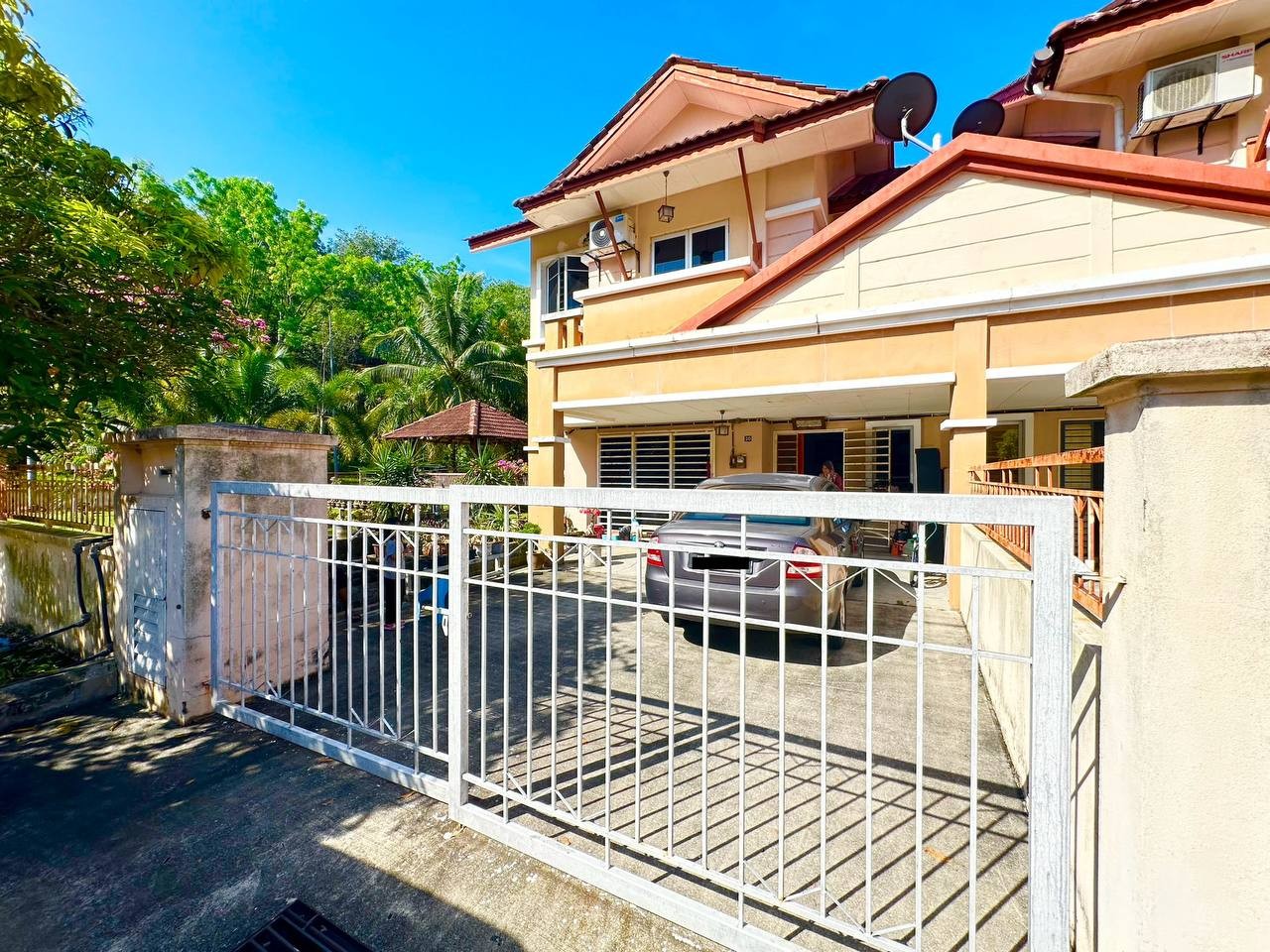 CORNER LOT & RENOVATED EXTENDED Double Storey Terrace House Bandar Puncak Alam Selangor