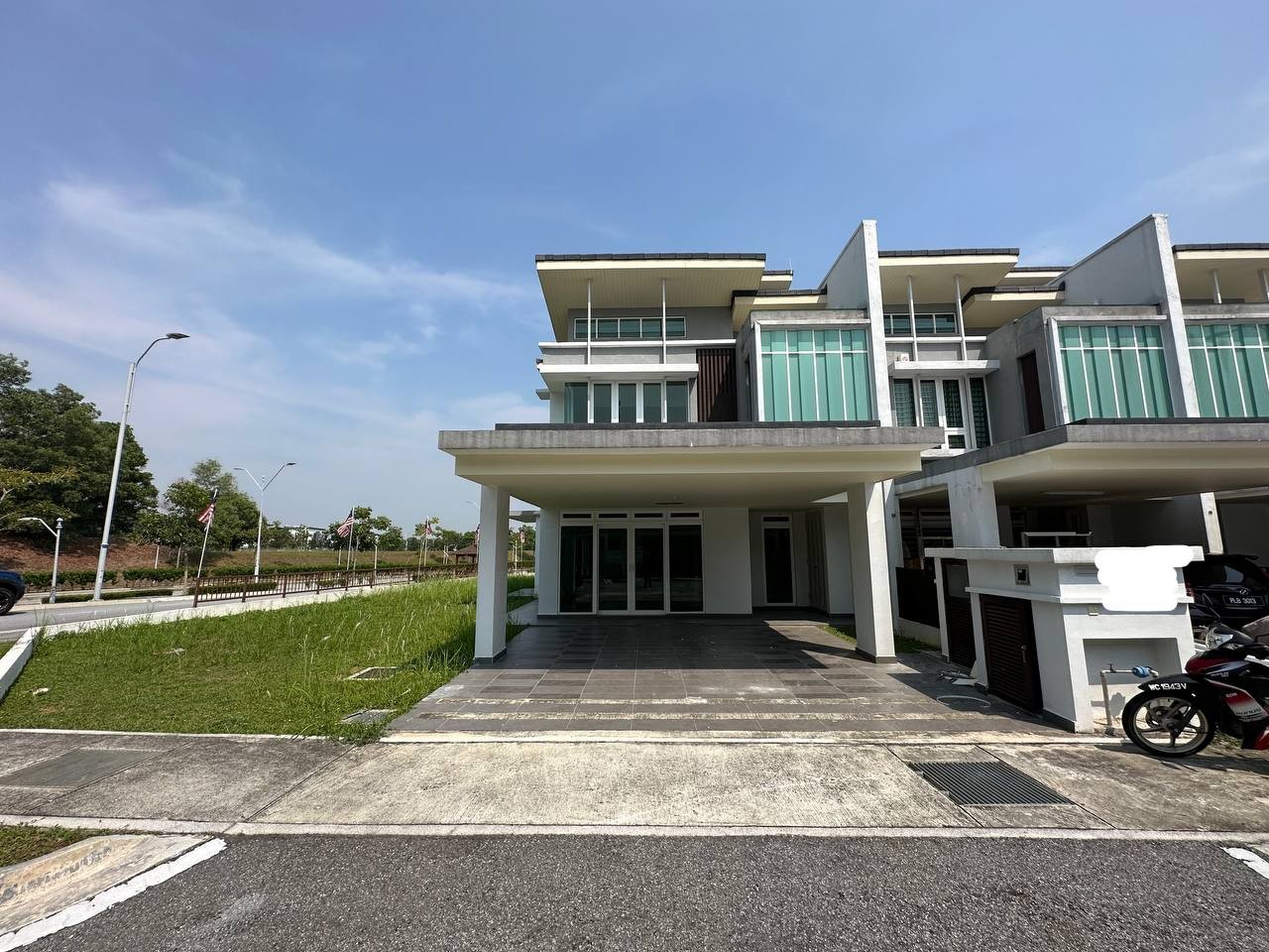 BIG CORNER UNIT 2 Storey Terrace House Turnberry Presint 12 Putrajaya