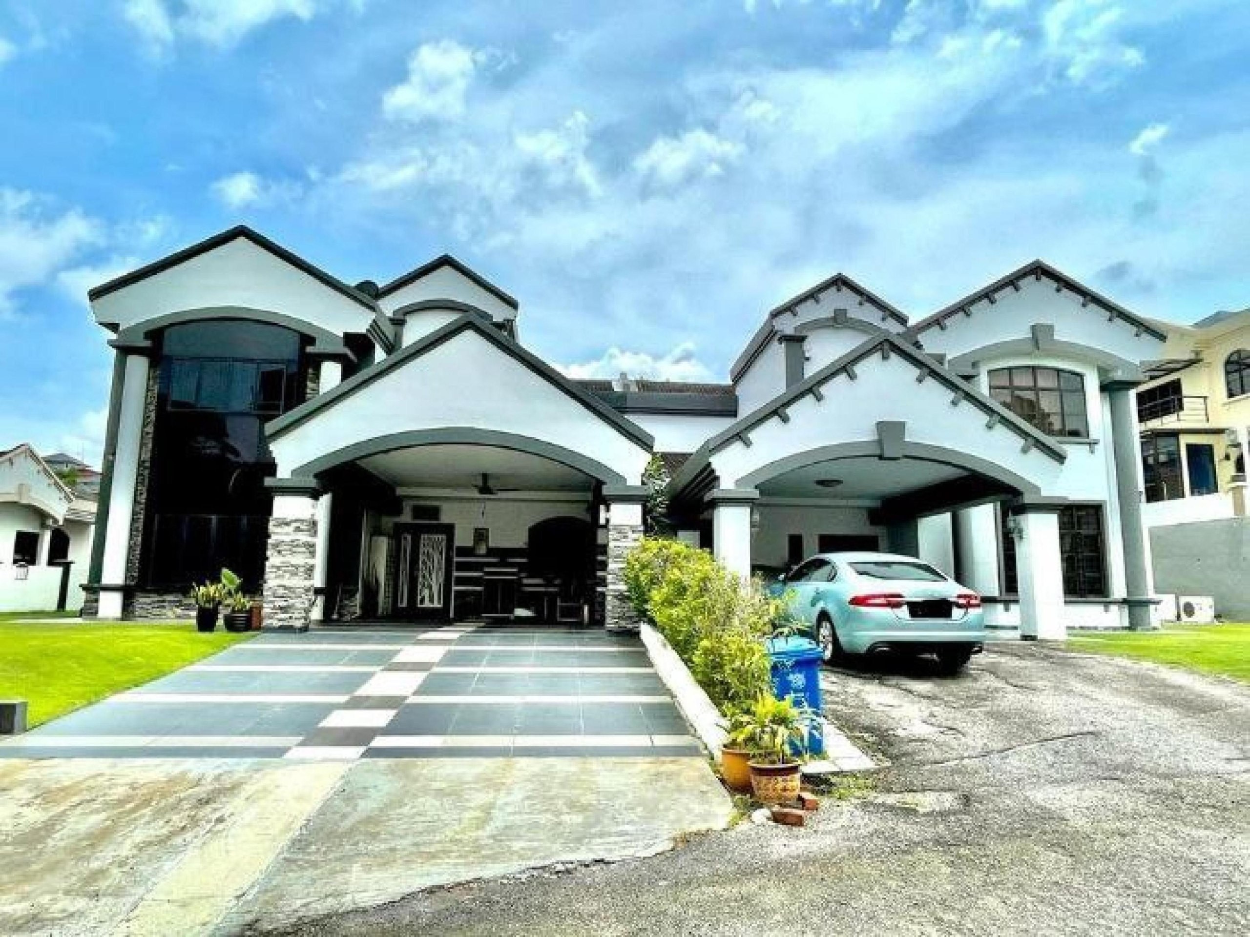 BEAUTIFULLY RENOVATED 2 Storey Semi-D House Kelab Golf Sultan Abdul Aziz Shah KGSAAS Seksyen 13 Shah Alam Selangor