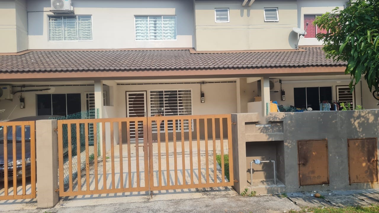 Basic Unit 2 Storey Terrace House Taman Desiran Bayu Puchong Open View Lake View For Rent