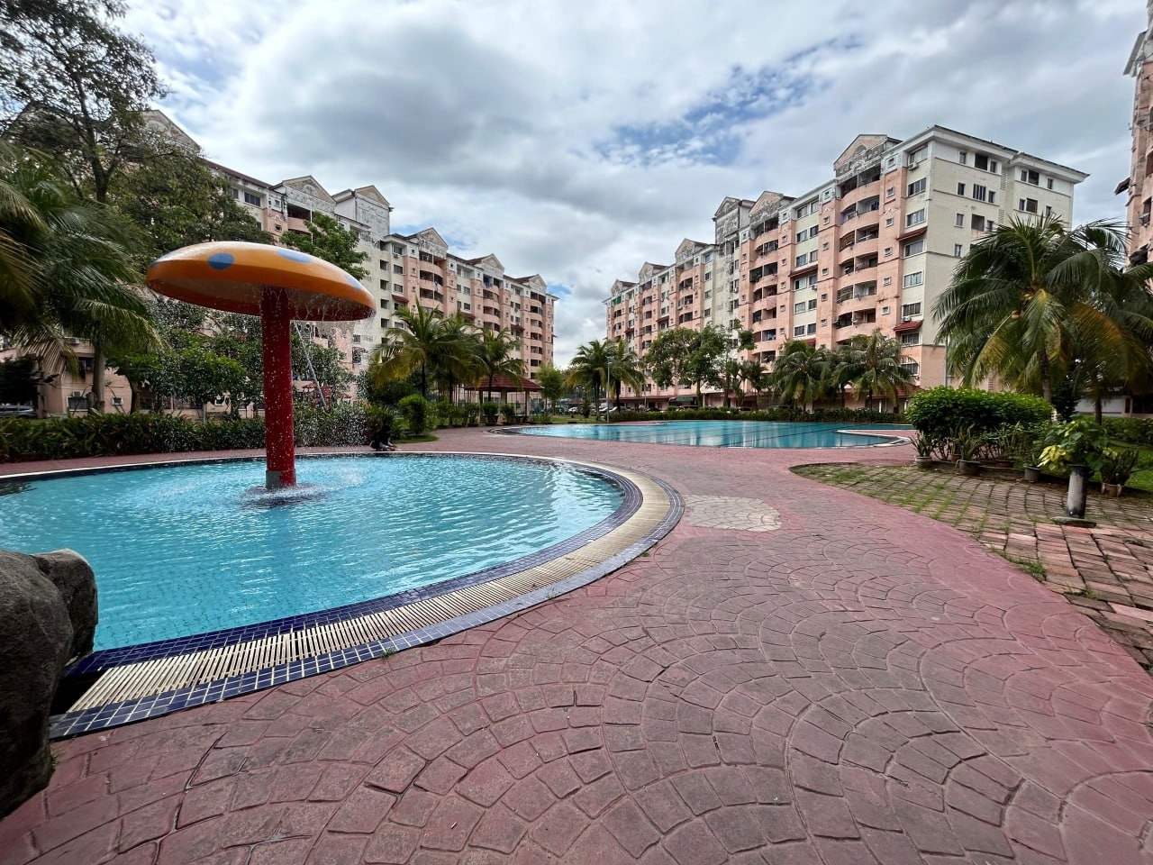 View Swimming Pool Apartment Perdana Villa