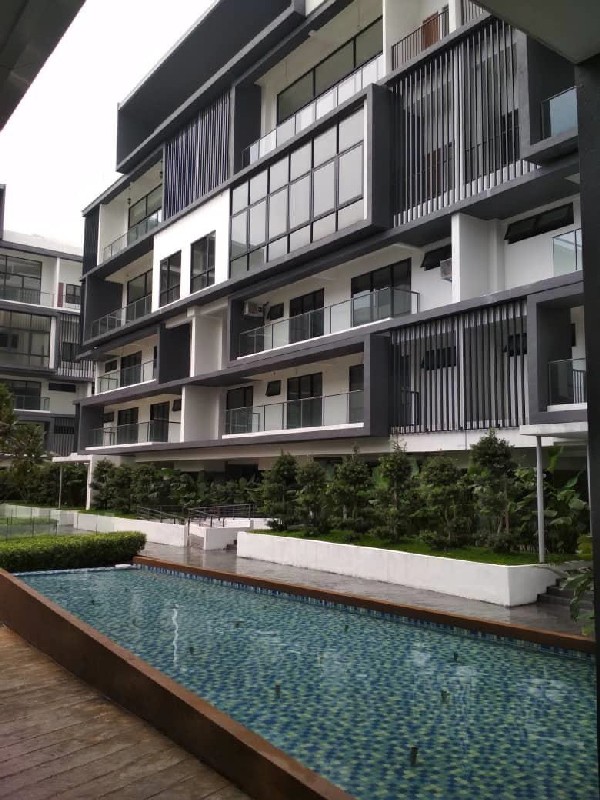 Freehold Exclusive Condo with Private Lift Low Density 9 Residency Bat