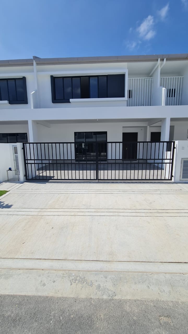 Partially Furnished New Double Storey House Sejati Lakeside Cyberjaya For Rent