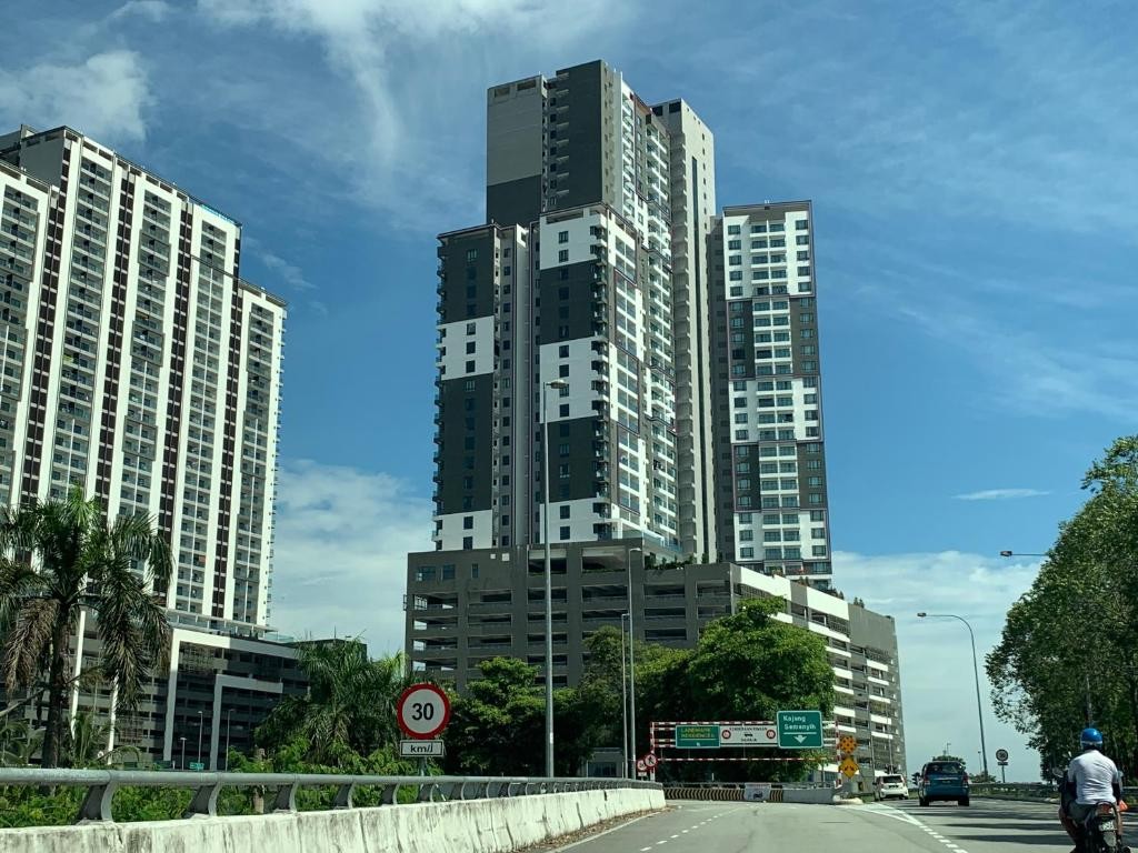 Apartment 3 Rooms Condo MRT Landmark Residence 2, Bandar Sungai long, Kajang, Cheras South For Rent