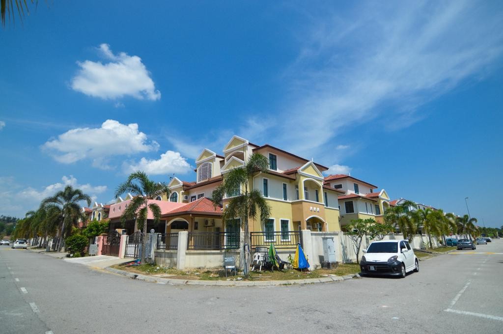 Double Storey Terrace House Corner Lot Taman Warisan Indah Kota Warisan Sepang For Rent