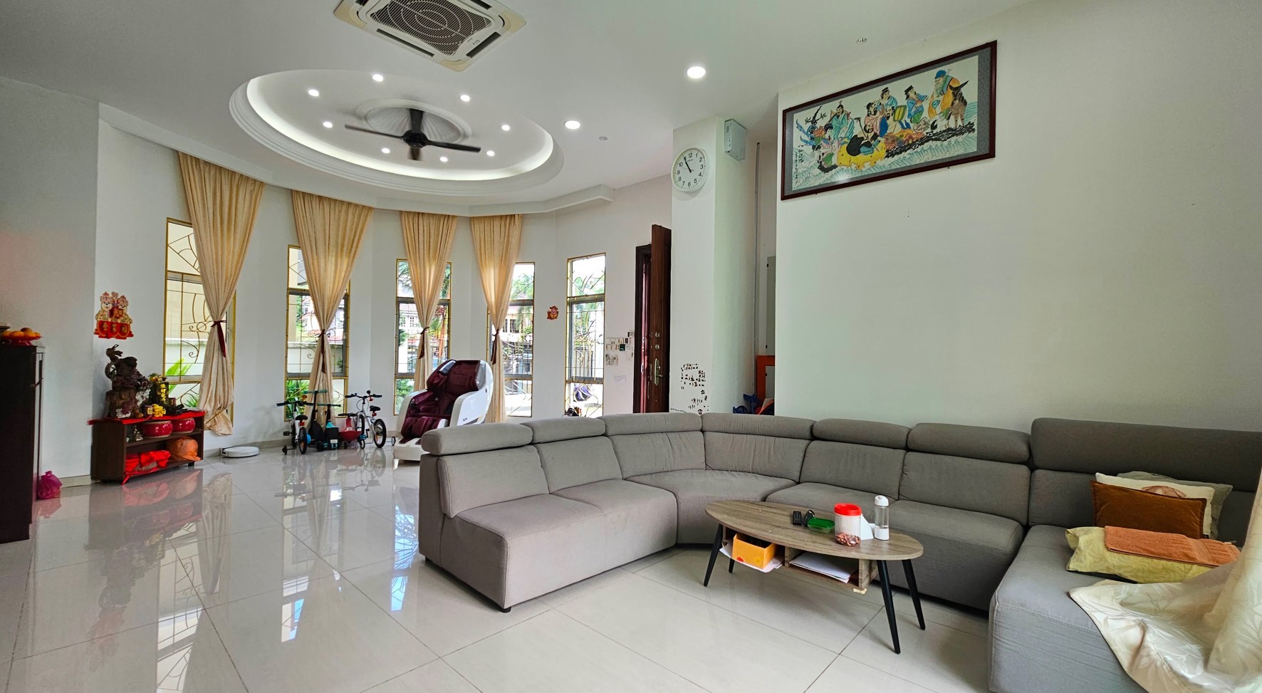 Extensive Renovations Spacious and Well-Appointed 3.5 Storey Bungalow in Taman Templer Saujana