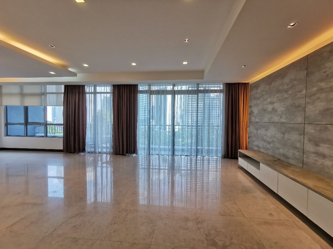 Hampshire Residences Unit Partially Furnished 3+1 BR, 5 B, 2,356 sqft For Sales