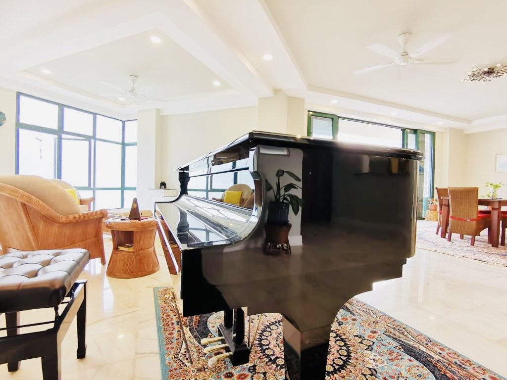 Stunning Sea View Luxury Condominium at Sri Golden Bay For Sales