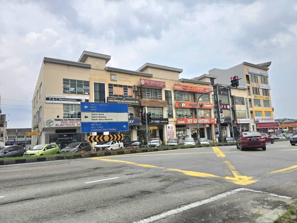 Dokumen Untuk Jual Rumah Kedai di Johor - barisan rumah kedai komersial sebenar di Taman Johor Jaya