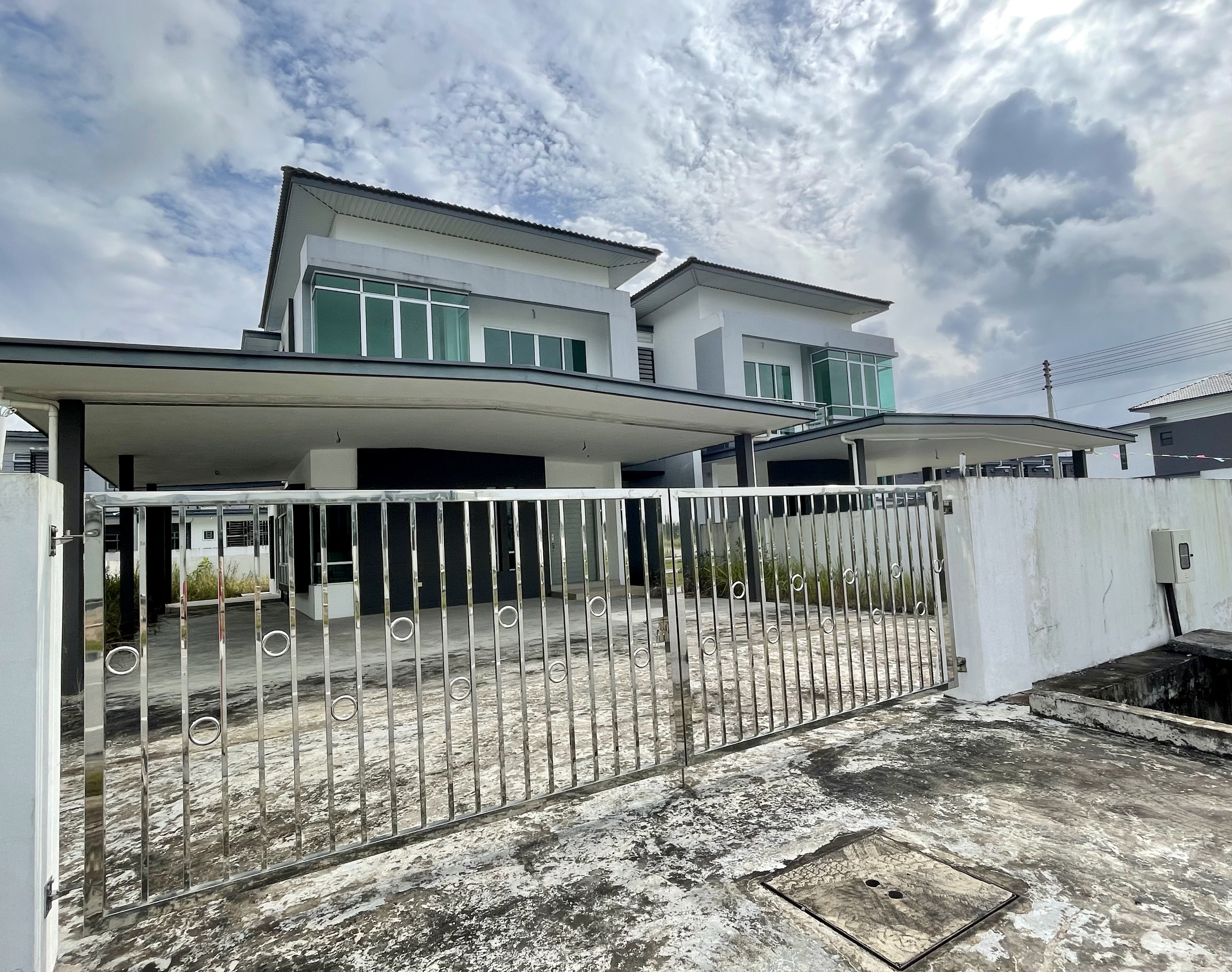 2-storey Semi-detached @ City Garden, Samarahan for Sale @RM860 