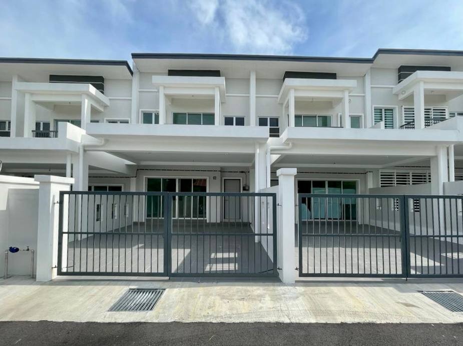 FREE SPA & MOT, 2 Storey Terrace, Jenderam Hilir, Dengkil Near Putrajaya For Sale