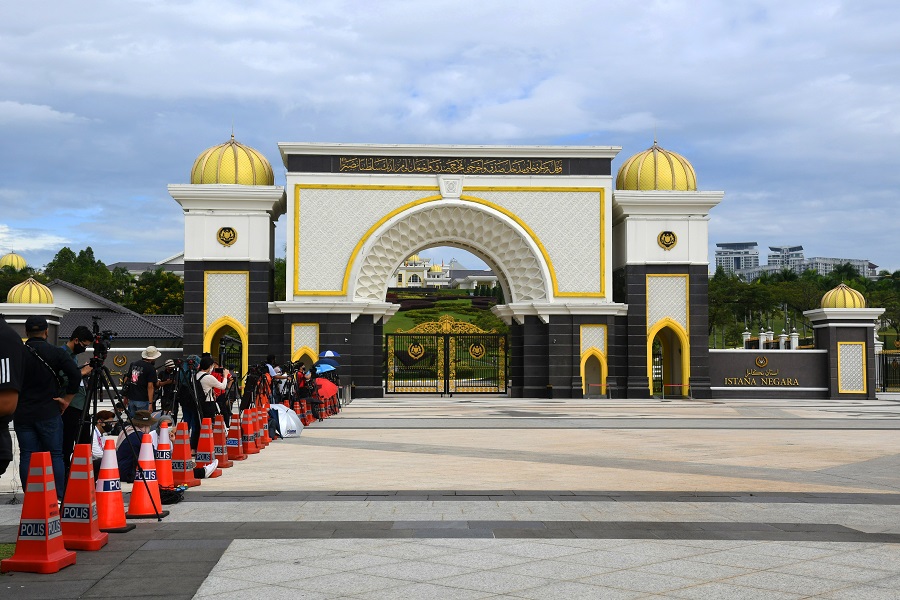 Mps Arrive At Istana Negara For Audience With King Edgeprop My