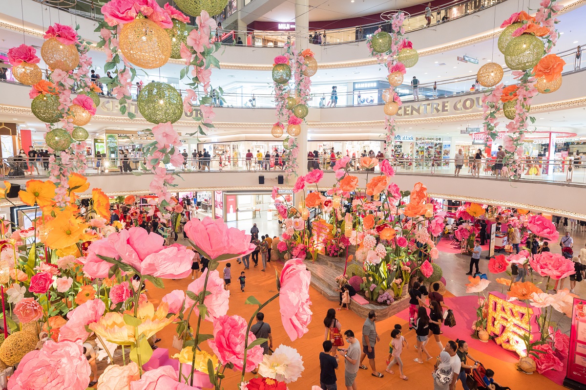 Bright colours, bricks and Chinese - Mid Valley Megamall