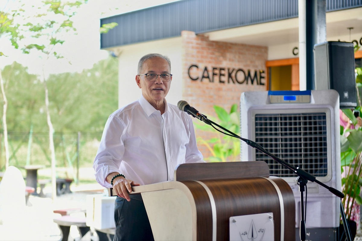 Wan Rosdy: I welcome the (super magnet facility) because with fresh investments, we can generate jobs. More people will be employed, drawing more talent to Pahang. (Photo from Facebook of Wan Rosdy bin Wan Ismail)