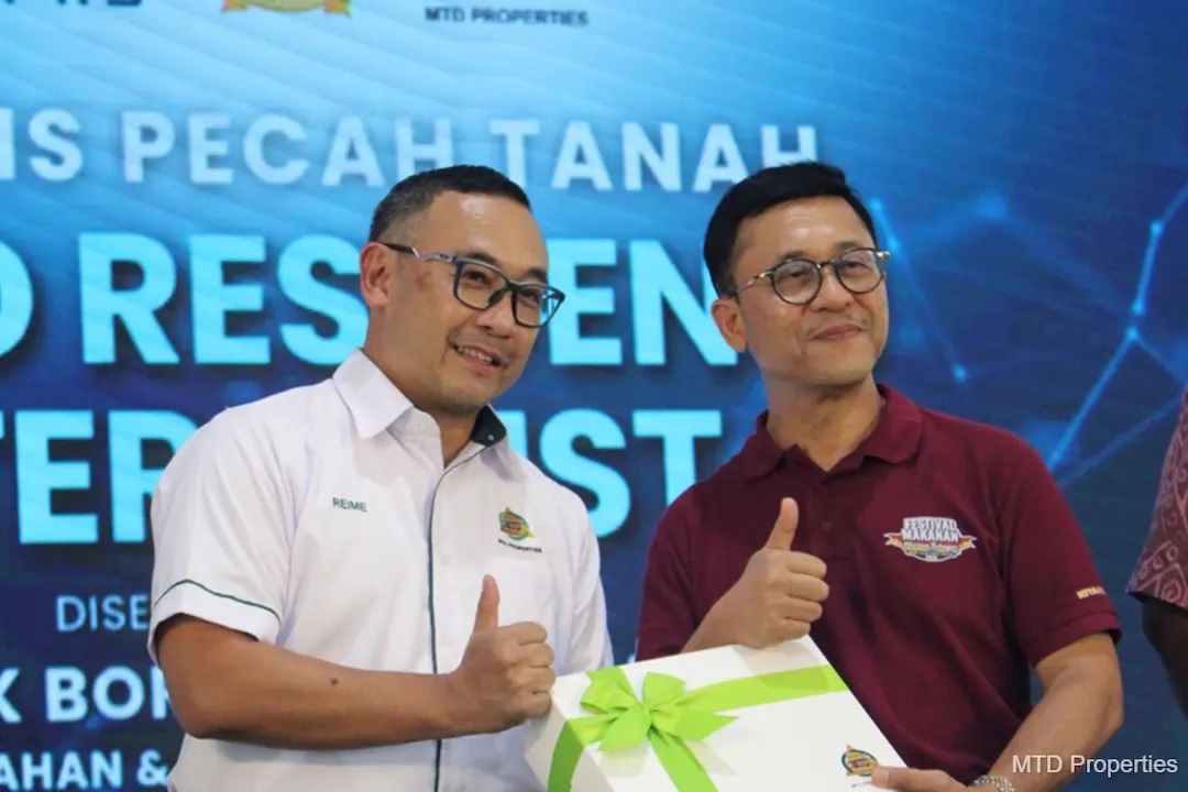 MTD group CEO Reime Rizal Abdul Aziz (left) and Selangor state EXCO for housing and culture Datuk Borhan Aman Shah at the groundbreaking ceremony for MTD Residensi Sutera Vista.