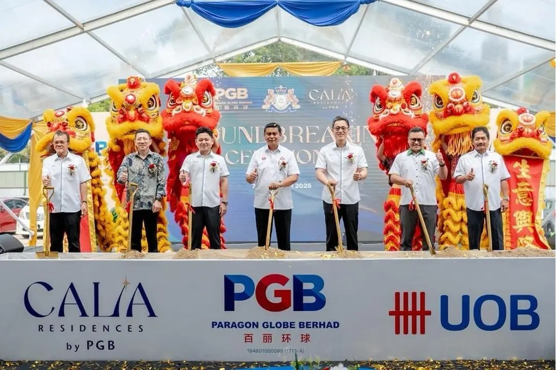 At the groundbreaking ceremony were (from left): Paragon Globe Bhd (PGB) senior independent director Tee Boon Hin; UOB Malaysia exec director and area manager of south area centre Goh Boon Siang; PGB group exec director Datuk Seri Godwin Tan Pei Poh; Majlis Bandaraya Johor Bahru mayor Datuk Mohd Haffiz Ahmad; PGB exec chairman Datuk Seri Edwin Tan Pei Seng; Johor Sustainability Centre CEO Fayzul Haji Omar and PGB independent director Datuk Ismail Karim.