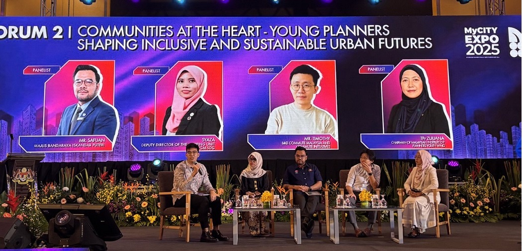 (From left) Faa Atelier Sdn Bhd town planner Chong Poul Liang, All-Party Parliamentary Group Malaysia for the Sustainable Development Goals (APPGM-SDG) Mapping Unit deputy director Nurul Syaza Mazelan, Iskandar Puteri City Council (MBIP) sustainable cities and urban wellbeing head Safwan Shaari, and Bike commute Malaysia and Commute Initiatives associate director Timothy Ong, MIP Youth Wing chairman TPr Zuliana Mat Zawawi