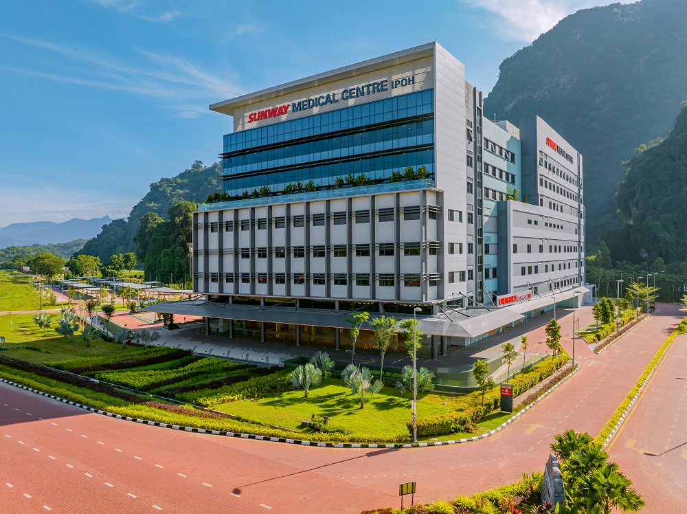 Sunway Medical Centre Ipoh houses Perak's first PET-CT scan and surgical robotic-arm system, offering cutting-edge cancer diagnostic and treatment services, as well as robotic knee replacement surgery.