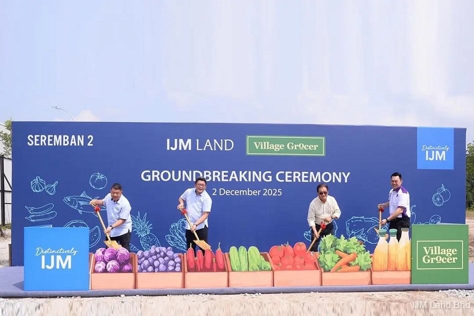 (From left): IJM Land’s assistant general manager Yeoh Oon Tat and COO Datuk Chai Kian Soon, with TFP Retail Sdn Bhd’s group executive director Ivan Tan and business development manager (concessionaire & leasing) Nick Lee at the ground breaking ceremony of the RM25 million Village Grocer in Seremban 2.