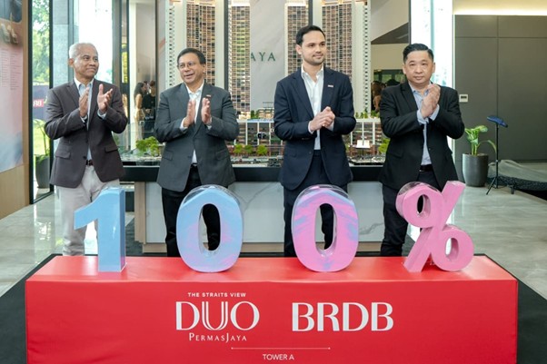 BRDB Developments Sdn Bhd celebrates the 100% take-up of Tower A's non-Bumiputera units at The Straits View DUO. From left: Chief operating officer Simon Sivananthan, group CEO Christopher Manivannan, deputy CEO Nazim Khan and general manager, Johor operations Gan Tong Hee. (Photo by BRDB)