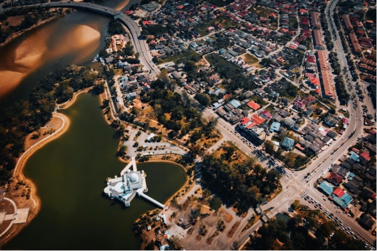 Aerial view of a Malaysian neighbourhood with residential and commercial areas. Choosing a well-connected location impacts accessibility and property value. (All images from pexels.com)