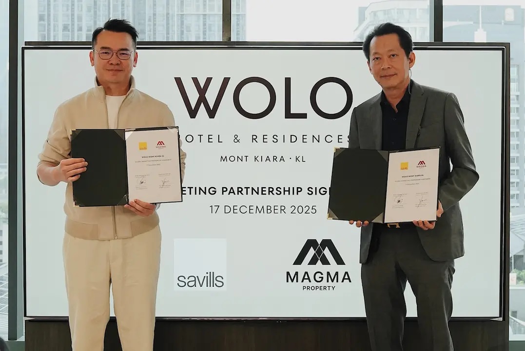 Magma Property CEO Alan Wong (left) and Savills Malaysia group managing director Datuk Paul Khong at the global marketing partnership agreement signing. (Photo by Magma)