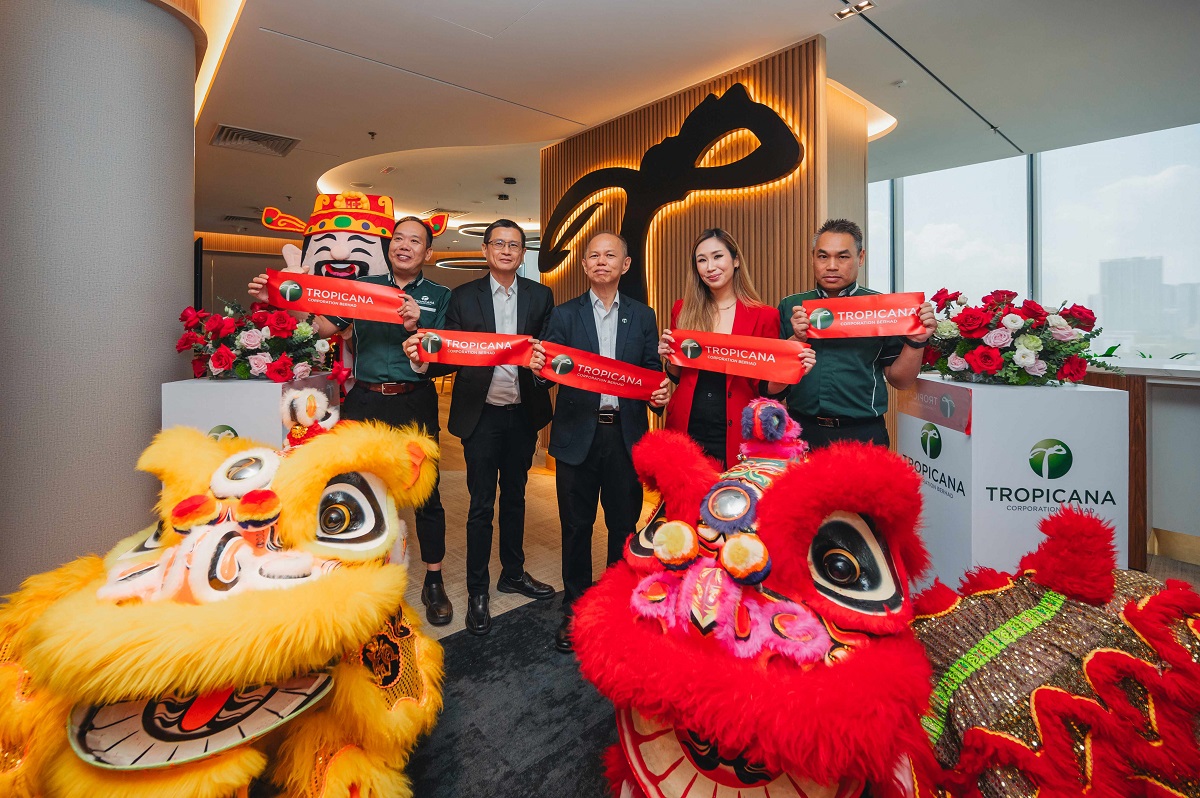 (From left) Tropicana Corporation Bhd managing director (MD) Allan Wong; group MD Jeffrey Tan, group CEO Dennis Ng; marketing and sales, and business development MD Ixora Ang; and MD Loke Wei Feng (Images from Tropicana)