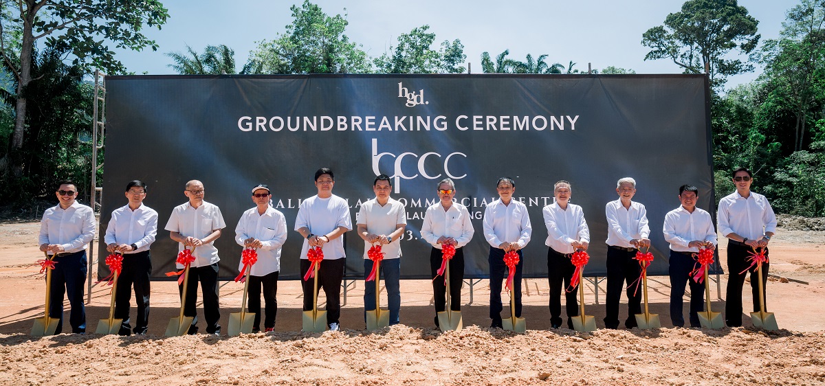 (From left) Heng Guan Development (HGD) CEO Lim Tiong Haan, HGD partners Lim Hang Kok, Lim Han Nge, Datuk Teoh Teng Chor, G Mark executive directors Tan Ze Hau, Tan See Chong, HGD chairman Datuk Seri Lim Tiong Chin, HG group directors Lim Pee Tong, Datuk Lim Tiong Boon, Lim Teong Khoon, HGD executive directors Andrew Lim Hwa Eng, and Melvin Lim Hwa Aik