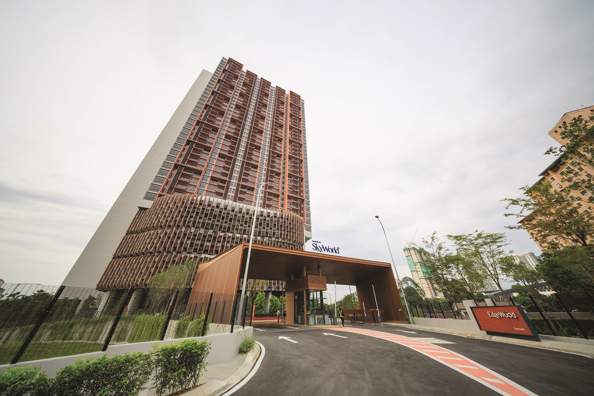 EdgeWood Residences, completed in early 2025, is conceptualised through SkyWorld Healthy Home, which prioritises wellbeing and social engagement.