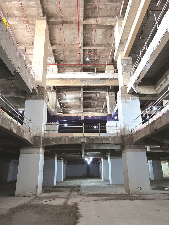 The building now houses studios and creative spaces that complement the area’s long standing textile and garment trade.