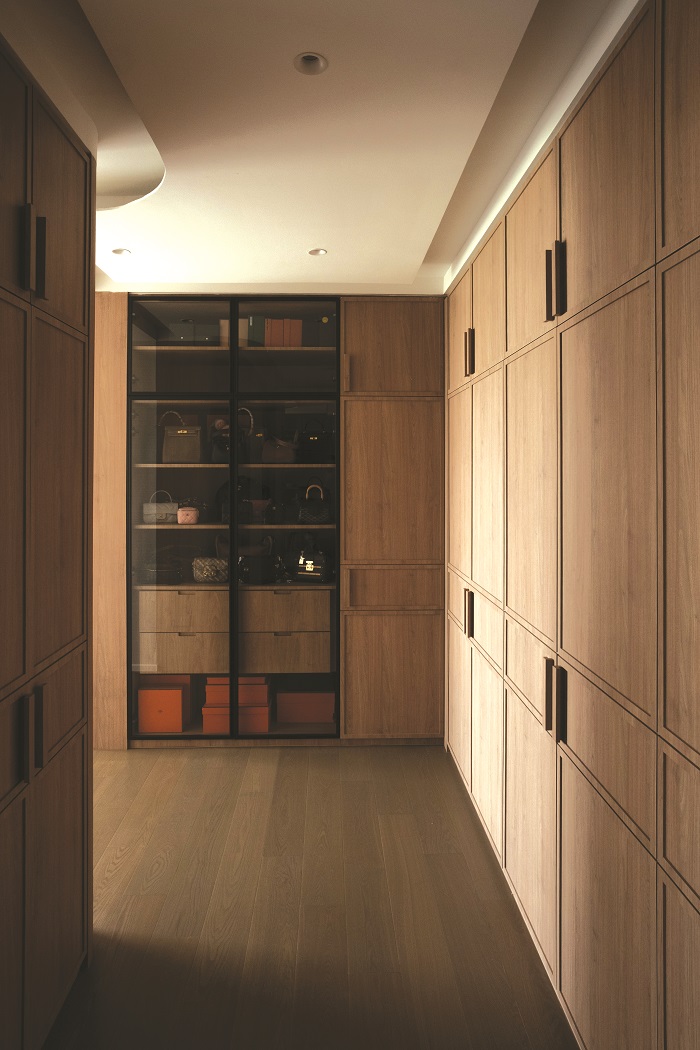 Master bedroom’s wardrobe: Expanded storage integrates seamlessly with the room’s curved design.