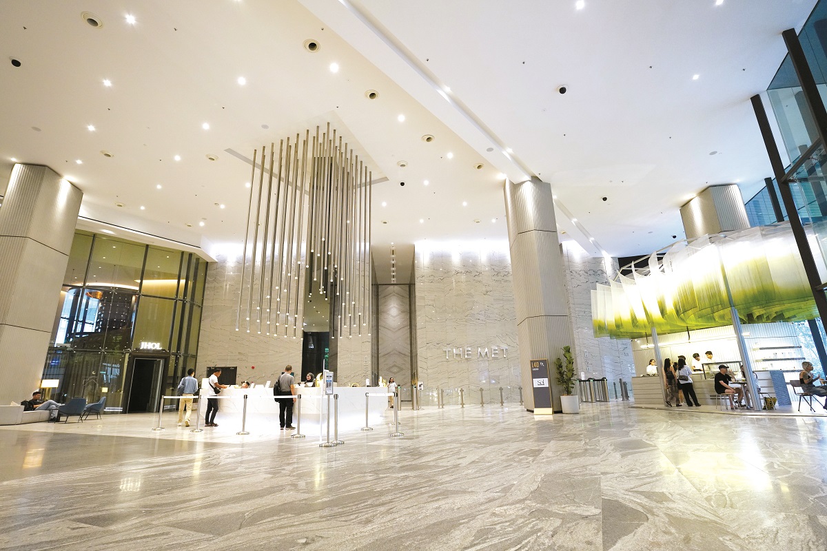 The MET features a spacious, luxurious lobby defined by high ceilings, refined contemporary finishes and a welcoming design. (Photo by Triterra)
