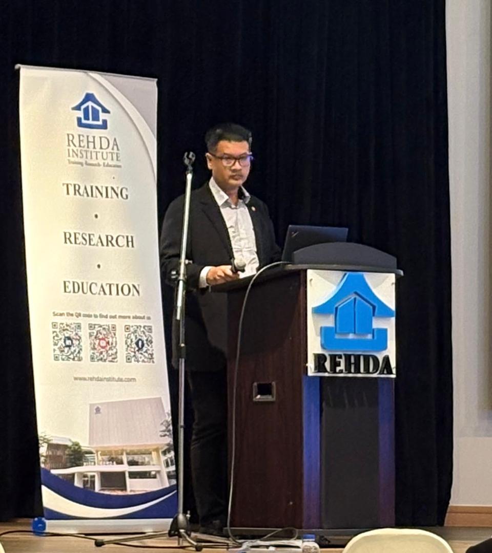 Fadzil pointed to the impact of higher construction costs from April onwards and its potential pressure on buyers’ disposable income, which could contribute to slower sales and lower developer margins. (Photo by Rehda Institute)