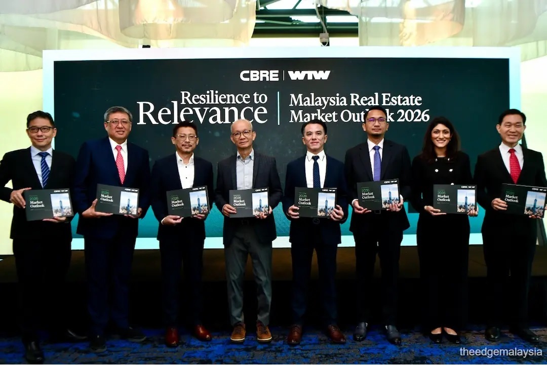 From left: CBRE | WTW Penang director Tan Chean Hwa, C H Williams Talhar Wong & Yeo MD Robert Ting, CBRE | WTW Johor Bahru director Jonathan Lo, CBRE | WTW adviser Foo Gee Jen, group MD Tan Ka Leong, MD (valuation, research and consulting) Ungku Mohd Iskandar, director Mary Kurien, and C H Williams Talhar & Wong (Sabah) MD Cornelius Koh at Wednesday's report briefing. (Photo by Patrick Goh/The Edge)