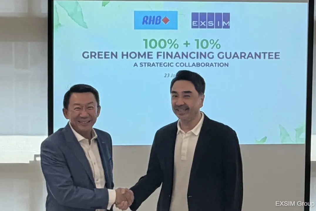 RHB Group community banking managing director Jeffrey Ng Eow Oo (left) and EXSIM Group managing director Lim Aik Hoe at the signing ceremony of the financing initiative.