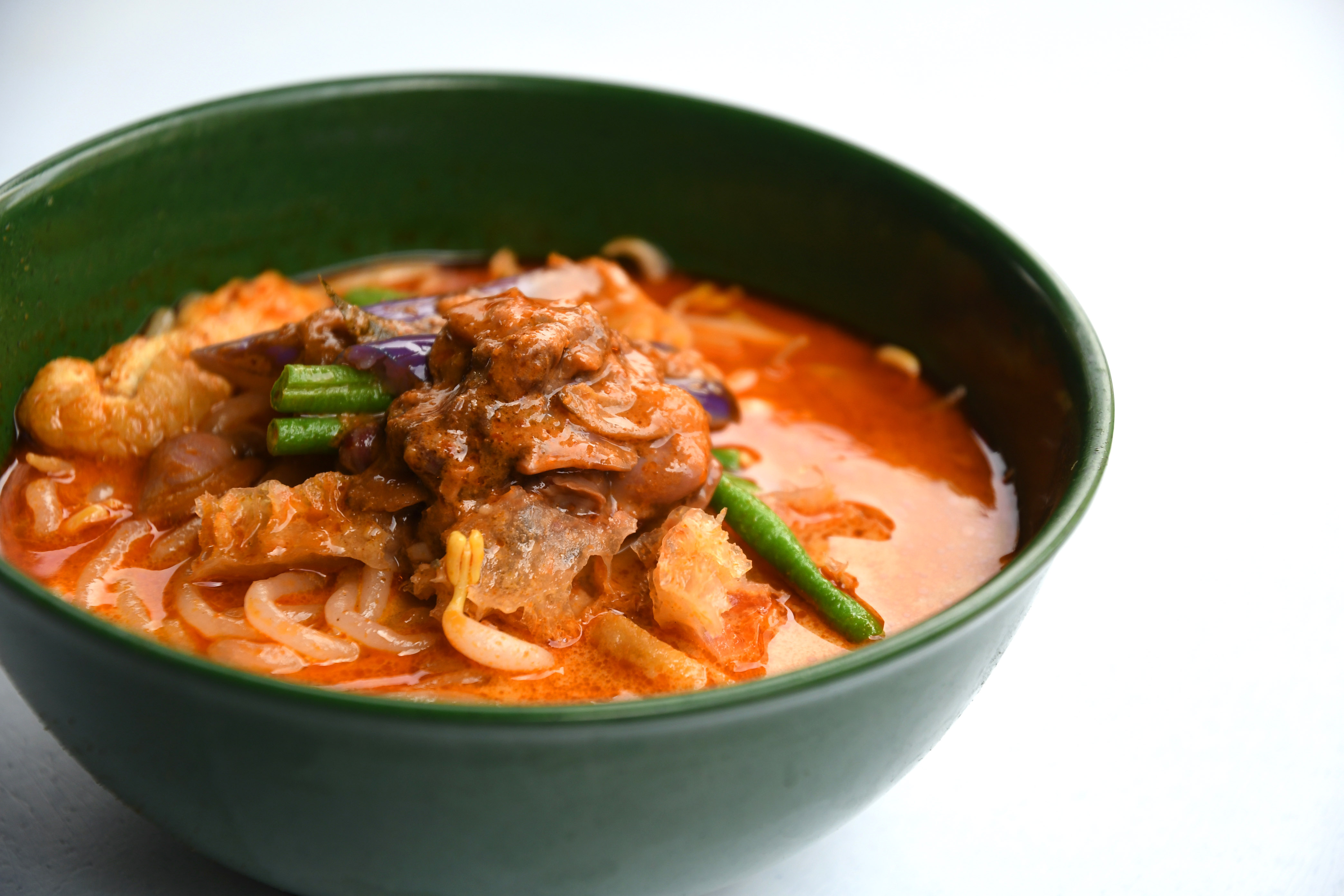 This bowl of curry laksa was taken from a stall at Madras Lane, Petaling Street in KL. (Photos by Low Yen Yeing/EdgeProp.my)