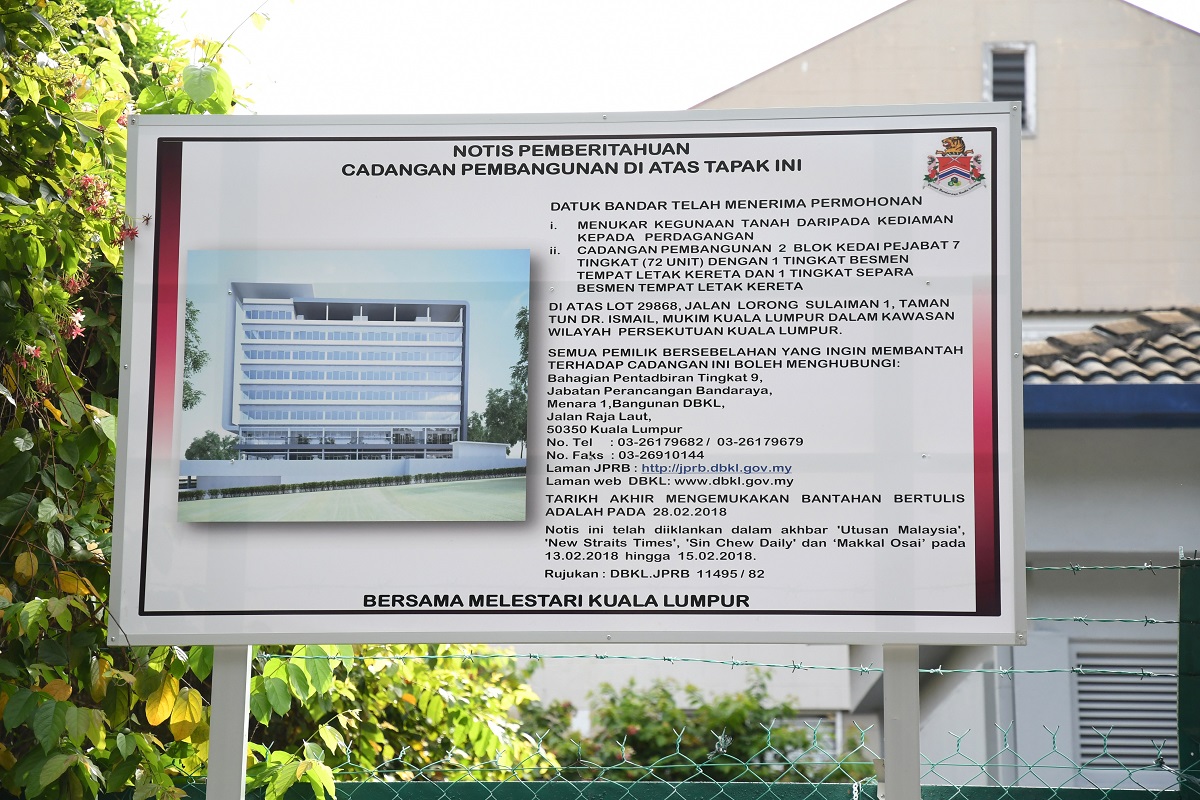 A DBKL notice board outside Tadika Diyana states that it has received applications to change the land use from residential to commercial for a proposed development of two seven-storey office buildings with basement parking. (Photos by Low Yen Yeing/EdgeProp.my)