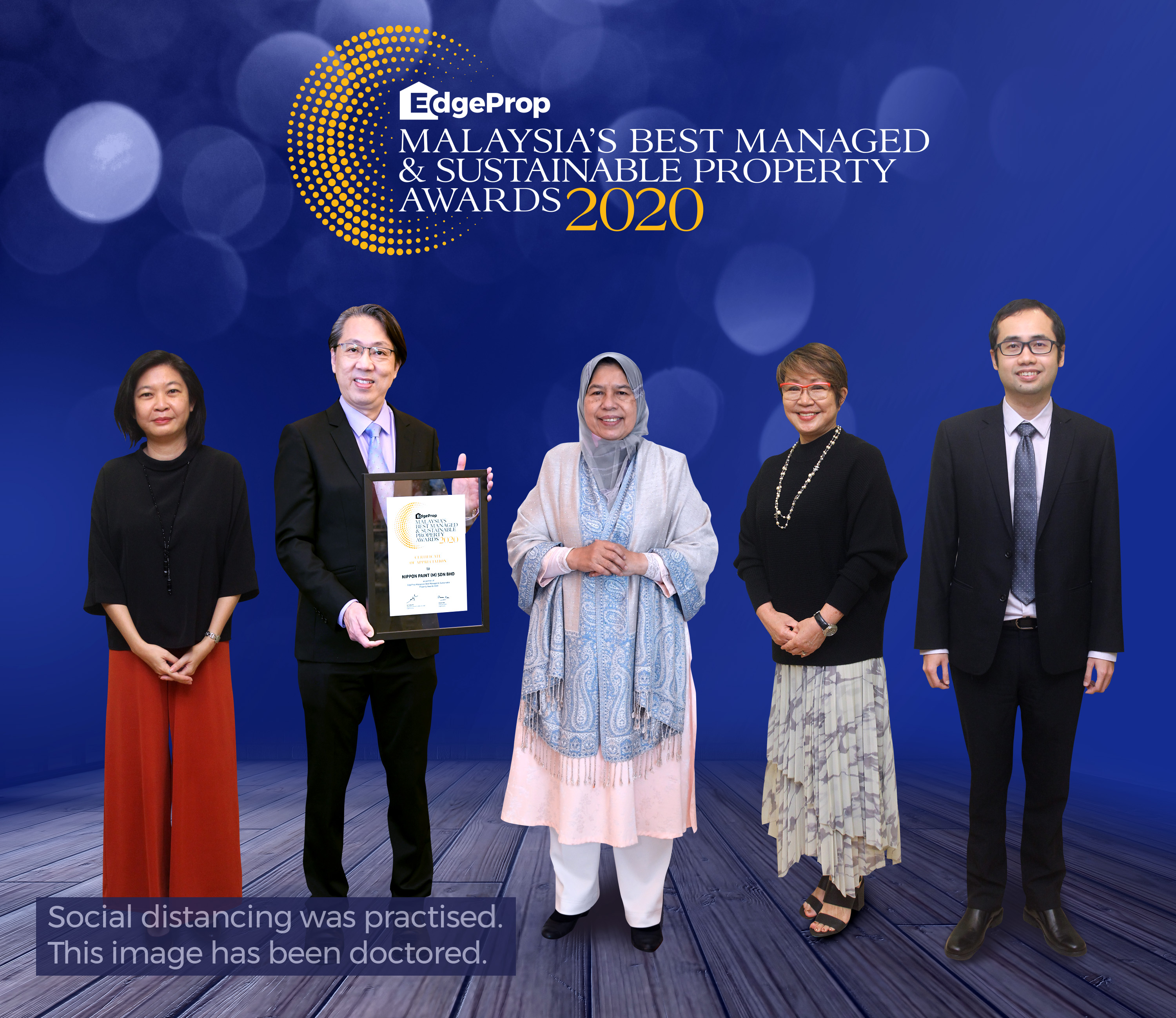 左起:EdgeProp Malaysia执行编辑Sharon Kam, 来自Nippon Paint的Paint Marketing Sdn Bhd总经理Tay Sze Tuck, 房政部部长Zuraida Kamaruddin, EdgeProp Malaysia总编辑与董事经理Au Foong Yee以及EdgeProp Malaysia业务发展部董事Alvin Ong. (摄影:Low Yen Yeing/EdgeProp.my)