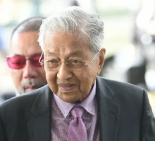 Dr M demands public apology from Zahid over defamatory statement on Seri Pacific Hotel land