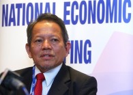 20150804_PEO_EXECUTIVE DIRECTOR MIER PROFESSOR EMERITUS DR ZAKARIAH ABDUL RASHID 2_SAM