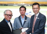 fb_uemsunrise&luxxnewhousegroupsigningceremony1_sy.jpg The Edge