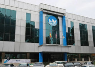 IJM raises RM385 mil from resale of treasury shares; banking tycoon Azman Hashim said to take 100 mil shares