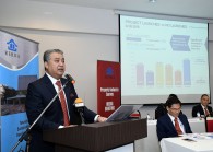 withchart_datukserifatehiskandar_presidentrehda2_lyy_tep_0.jpg By Low Yen Yeing for The Edge